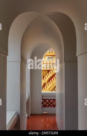 Innengeometrie von Loha Prasat am Wat Ratchanatdaram Woravihara (Tempel der Königlichen Nichte) - thailändischer buddhistischer Tempel in Bangkok, Thailand. Stockfoto