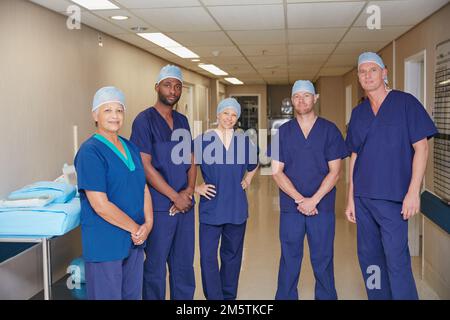 Das medizinische Team, das Sie brauchen. Gekürztes Porträt eines medizinischen Teams im Krankenhaus. Stockfoto