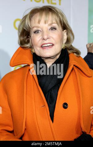 Barbara Walters ist um 93 Uhr verstorben. New York, New York, USA. 24. Januar 2012. Barbara Walters bei der Premiere „One for the Money“ am AMC Loews Lincoln Square. Kredit: Steve Mack/Alamy Live News Stockfoto