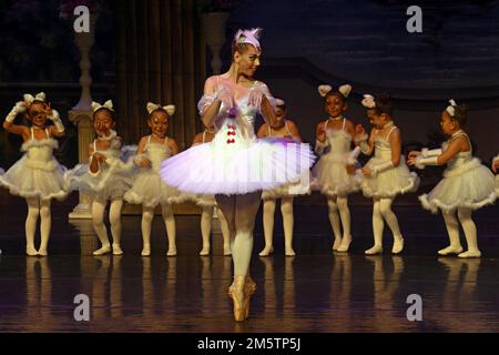 Melbourne, Florida, USA. 30. Dezember 2022. Das State Ballet Theatre of Ukraine arbeitet mit dem Melbourne City Ballet Theatre zusammen, das während seiner US-Tour im King Center in Melbourne, Florida, am Freitag, den 30. Dezember 2022 eine Aufführung des klassischen Balletts „Dornröschen“ vorführt. Foto: Joe Marino/UPI Credit: UPI/Alamy Live News Credit: UPI/Alamy Live News Stockfoto