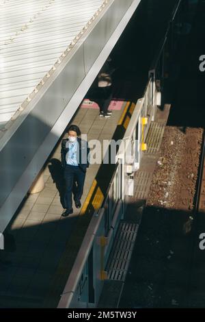 Pendler in einem Bahnhof Stockfoto