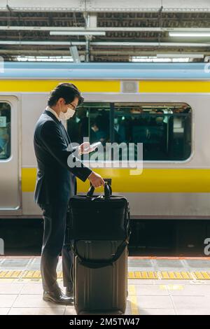 Pendler in einem Bahnhof Stockfoto