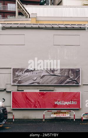 Kommerzielle Werbung in der Shibuya Gasse Stockfoto