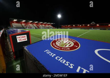 Allgemeiner Blick auf das Stadion vor dem zweiten Spiel der EFL League zwischen Stevenage und Crawley Town im Lamex Stadium. 30. Dezember 2022 Stockfoto