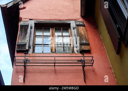 Spaziergang durch Riquewihr, Elsass, Frankreich Stockfoto