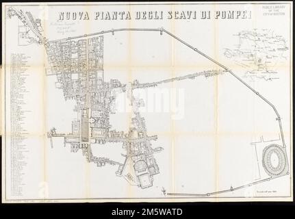 Nuova pianta degli scavi di Pompei. Enthält Index zu Points of Interest. Einsatz: [Neapolis und Umgebung]. Am südöstlichen Fuße des Vesuv gelegen, wurden die Ruinen der antiken Stadt Pompeji im späten 16. Jahrhundert entdeckt; allerdings begannen ernsthafte archäologische Ausgrabungen erst Mitte des 18. Jahrhunderts. Die Stadt war fast 1.700 Jahre lang „in der Zeit erhalten“, nachdem der Vesuv im Jahr 79 CE explodierte und den Ort in fast 23 Fuß vulkanischem Trümmer begraben hatte. Die hier dargestellte 1862-Karte zeigt die Ausgrabungen von Pompeji, wie sie zu dieser Zeit existierten, und führt 9 auf Stockfoto