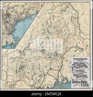 Angel- und Jagdresorts in Maine, im Norden von New Hampshire und in Teilen von Kanada und den Provinzen, Rangeley & Moosehead Lakes, die über die Boston & Maine R.R. und Connections erreicht werden. Zeigt Bahnhöfe mit Bahnhöfen, Jagd- und Angelcamps, Lodges, Hotels usw. Erleichterung durch Hachures. Einsatz: [Teil von New England]. Veröffentlicht in der zweiten Ausgabe von "Sommerausflüge in die Weißen Berge, Mount Desert ..." (Boston: Passagierabteilung, Boston & Maine Railroad, 1899)... Angel- und Jagdgebiete in Maine, im Norden von New Hampshire und Teil von Kanada und den Provinzen, Rangeley & Moosehead Lake Stockfoto