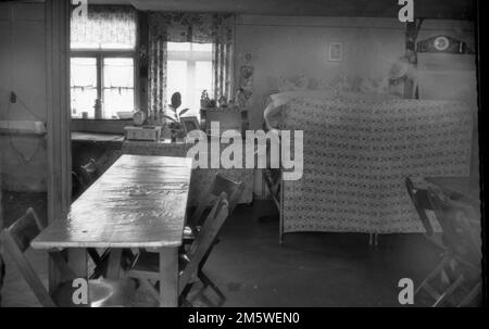 Im Jahr 1954 gab es noch immer zahlreiche prekäre Wohnungen in Kasernen und Notunterkünften in der niedersächsischen Hauptstadt Hannover, wo deutsche Bürger leben Stockfoto