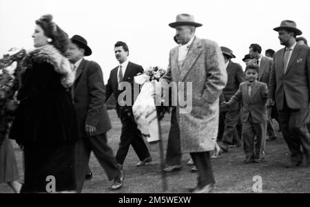 Mit einer Gedenkkundgebung, die 1958 hier in Bergen-Belsen stattfand, ehrten die Anhänger der Vereinigung Verfolgter des NS-Regimes (VVN) die Opfer der Nazis Stockfoto