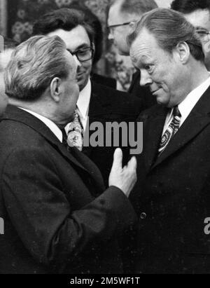 Zur Ankunft des sowjetischen Staats- und Parteichefs Leonid Breschnew durch Willy Brandt am 18. 5. 1973 hatte die Regierung ihr erstes Treffen mit Leonid Stockfoto