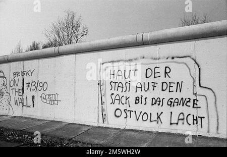 DDR, Berlin, 16. 03. 1990, Mauer zwischen Potsdamer Platz und Brandenburger Tor, Graffiti Stockfoto