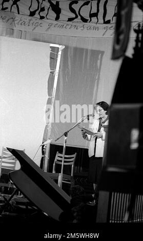 DDR, Berlin, 21. Oktober 1989, Manifestation of Berlin Art Workers Against Violence - for Democracy, Veranstaltung von Künstlern und Kulturschaffenden Stockfoto