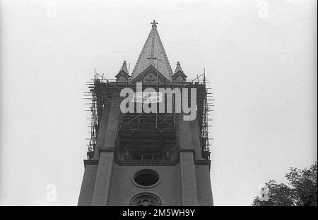 DDR, Berlin, 08. 10. 1989, Zusammenkunft der Bürger vor der Gethsemane-Kirche am Morgen nach den Unruhen vom 7. Oktober 1989t, Fürsprache Stockfoto