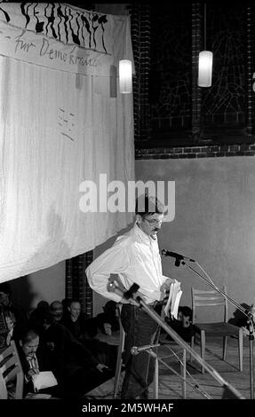 DDR, Berlin, 21. Oktober 1989, Manifestation of Berlin Art Workers against violence - for Democracy, Event by artists and cultural Workers in the Stockfoto