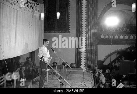 DDR, Berlin, 21. Oktober 1989, Manifestation of Berlin Art Workers against violence - for Democracy, Event by artists and cultural Workers in the Stockfoto