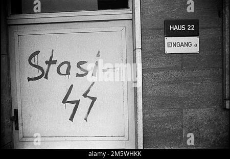 DDR, Berlin, 19. Februar 1990, Hauptquartier der Staatssicherheit der DDR in der Normannenstraße, Haus 22 Stockfoto