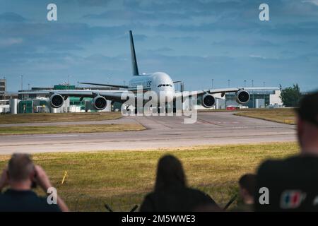 Singapore Airlines A380 am Flughafen Manchester von Aussichtsplattform Stockfoto