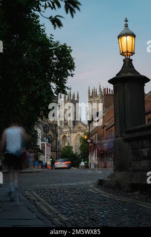 Sommer in York - York Minster von City Walls - York, England, Großbritannien Stockfoto