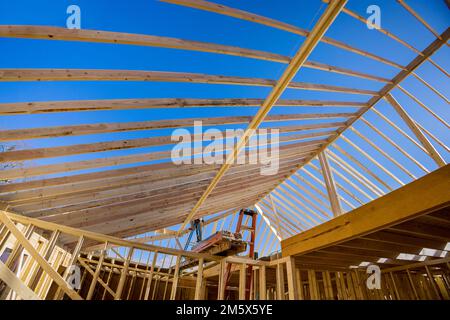 Bei Holzrahmenbalken, die im Wohnungsbau verwendet werden, Neubau Stockfoto