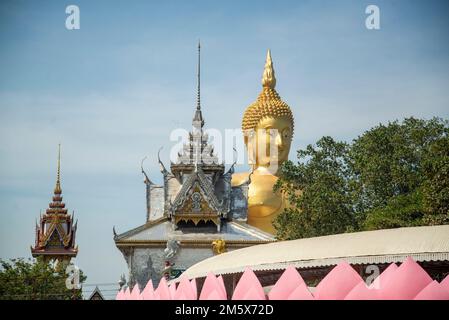 The Wat Muang in the Village of Wiset Chai Chan in the Province of Ang Thong in Thailand, Thailand, Ang Thong, November 2022 Stockfoto