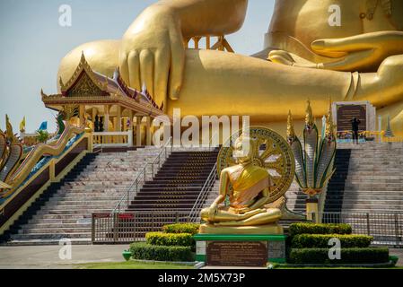 The Wat Muang in the Village of Wiset Chai Chan in the Province of Ang Thong in Thailand, Thailand, Ang Thong, November 2022 Stockfoto