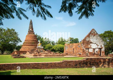 Wat Worachettharam in der Stadt Ayutthaya in der Provinz Ayutthaya in Thailand, Thailand, Ayutthaya, November 2022 Stockfoto