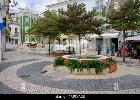 Kopfsteinpflasterstraßen im Stadtzentrum, Lagos, Algarve, Portugal Stockfoto