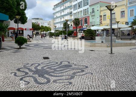 Kopfsteinpflasterstraßen im Stadtzentrum, Lagos, Algarve, Portugal Stockfoto