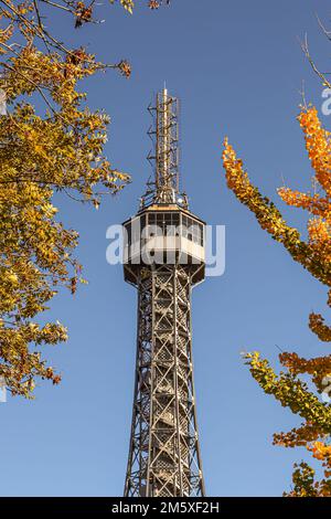 Petrin Aussichtsturm in Prag, Tschechische Republik. Stockfoto