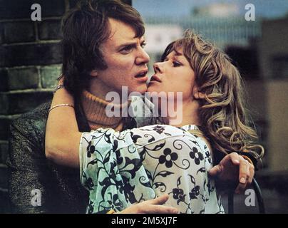 Malcolm McDowell, Helen Mirren, Drehort des britischen Films "O Lucky man!" Warner Bros., 1973 Stockfoto