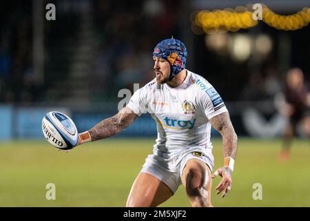 Jack Nowell #14 von Exeter Chiefs fängt den Ball beim Gallagher Premiership Match Saracens gegen Exeter Chiefs im StoneX Stadium, London, Großbritannien, 31. Dezember 2022 (Foto: Richard Washbrooke/News Images) Stockfoto