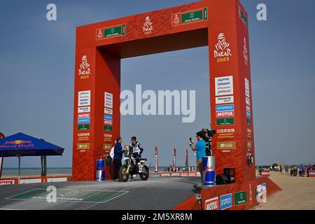 Yanbu, Saudi-Arabien. 31. Dezember 2022. Während der Starting Podium Ceremony of the Dakar 2023 am 31. Dezember 2022 in der Nähe von Yanbu, Saudi-Arabien - Photo Gigi Soldano / DPPI Credit: DPPI Media/Alamy Live News Stockfoto