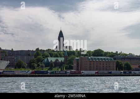 Eine wunderschöne Aufnahme historischer Bauten am Ufer des Flusses Gota alv in Göteborg, Schweden Stockfoto