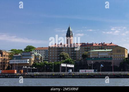 Eine wunderschöne Aufnahme historischer Bauten am Ufer des Flusses Gota alv in Göteborg, Schweden Stockfoto