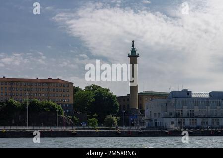 Eine wunderschöne Aufnahme historischer Bauten am Ufer des Flusses Gota alv in Göteborg, Schweden Stockfoto