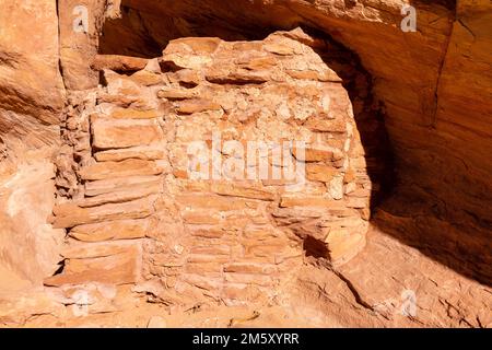 Splitebene - Ruin. Rucksacktouren in Grand Gulch und Anasazi-Wohnungen und Felskunst. In Der Nähe Von Blanding, Utah, Usa. Stockfoto