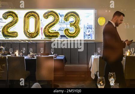 Prag, Tschechische Republik. 31. Dezember 2022. Neujahrsfeiern in Prag, Tschechische Republik, 31. Dezember 2022. Kredit: Roman Vondrous/CTK Photo/Alamy Live News Stockfoto