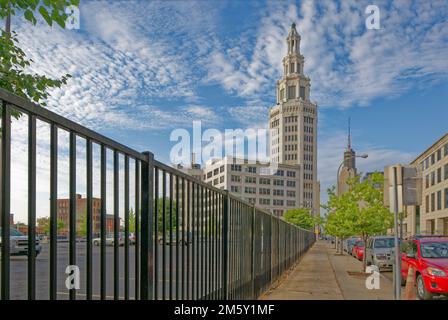 Der berühmte Electric Tower ist mit weißem Terracotta verkleidet und eines der höchsten Gebäude von Buffalo. Stockfoto