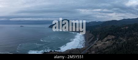 Humbug Mountain, Oregon Coast mit Pacific Coast Highway Stockfoto