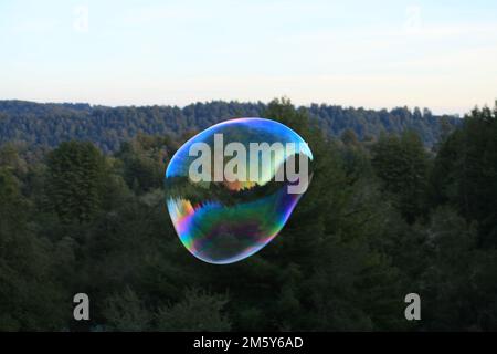 Riesige Blasen in den Bergen Stockfoto