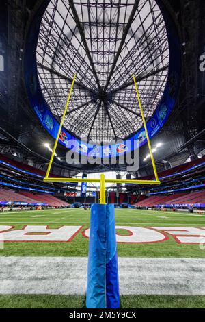 Atlanta, GA, USA. 31. Dezember 2022. Gesamtziel und -Decke beim Chick-fil-A Peach Bowl 2022 zwischen den Georgia Bulldogs und den Ohio State Buckeyes im Mercedes-Benz Stadium in Atlanta, GA. (Scott Kinser/CSM). Kredit: csm/Alamy Live News Stockfoto