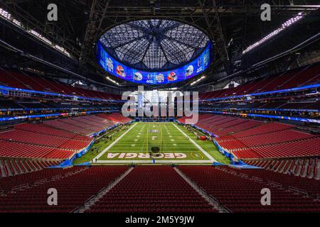 Atlanta, GA, USA. 31. Dezember 2022. Gesamtbilder vor dem Chick-fil-A Peach Bowl 2022 zwischen den Georgia Bulldogs und den Ohio State Buckeyes im Mercedes-Benz Stadium in Atlanta, GA. (Scott Kinser/CSM). Kredit: csm/Alamy Live News Stockfoto