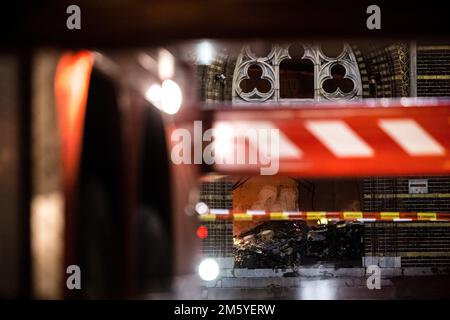 Veghel, Niederlande. 1. Januar 2023 VEGHEL - Feuerwehr bei einem Großbrand in der Kirche Sint-Lambertus. Die Brandursache ist noch nicht bekannt. ANP ROB ENGELAAR netherlands Out - belgium Out Credit: ANP/Alamy Live News Stockfoto