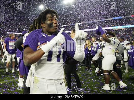 Glendale, Usa. 31. Dezember 2022. TCU-Wide-Receiver Derus Davis feiert, nachdem TCU Michigan 51-45 am Samstag, den 31. Dezember 2022, beim CFP Semifinal VRBO Fiesta Bowl im State Farm Stadium in Glendale, Arizona, besiegt hat. Foto von Bob Strong/UPI Credit: UPI/Alamy Live News Stockfoto