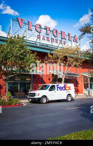 Rancho Cucamonga, CA – 6. November 2022: FedEx Corporation, vormals Federal Express Corporation, ist eine amerikanische multinationale Holding Co Stockfoto