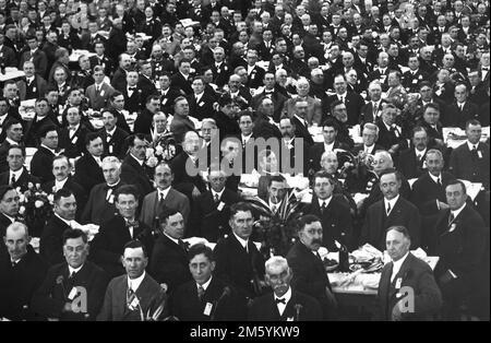 Die Ancient Accepted Scottish Rite versammelt sich 1915 für ihr Golden Jubilee Bankett im Indianapolis Coliseum. Stockfoto