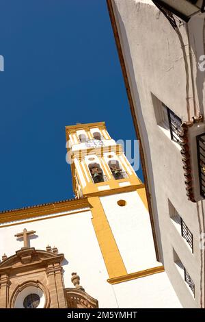 Frigiliana - die schöne Altstadt von Andalusien. Moderne Kirche in der Altstadt von Frigiliana, Andalusien, Spanien. Stockfoto