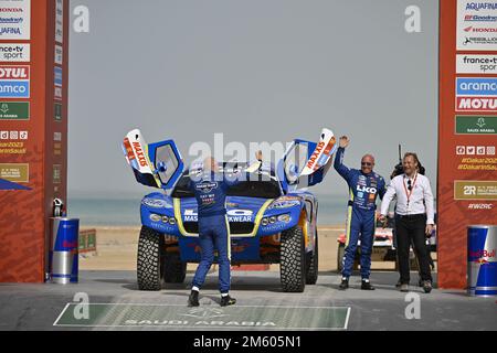 227 CORONEL Tim (nld), CORONEL Tom (nld), Coronel Dakar Team, Century, Auto, Action während der Starting Podium Ceremony of the Dakar 2023 am 31. Dezember 2022 in der Nähe von Yanbu, Saudi-Arabien - Foto: Gigi Soldano /DPPI/LiveMedia Stockfoto