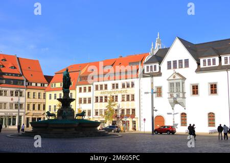 Oktober 30 2022 - Freiberg, Sachsen in Deutschland: Die Gegend um den Freiberger Markt an einem Sonntagnachmittag Stockfoto