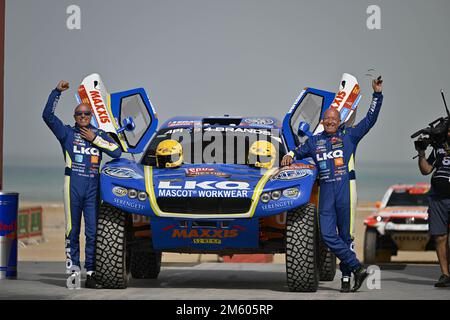 227 CORONEL Tim (nld), CORONEL Tom (nld), Coronel Dakar Team, Century, Auto, Action während der Starting Podium Ceremony of the Dakar 2023 am 31. Dezember 2022 in der Nähe von Yanbu, Saudi-Arabien - Foto: Gigi Soldano /DPPI/LiveMedia Stockfoto